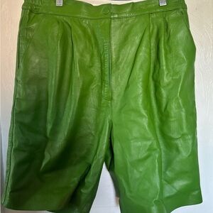(Unisex) Vintage leather green shorts
